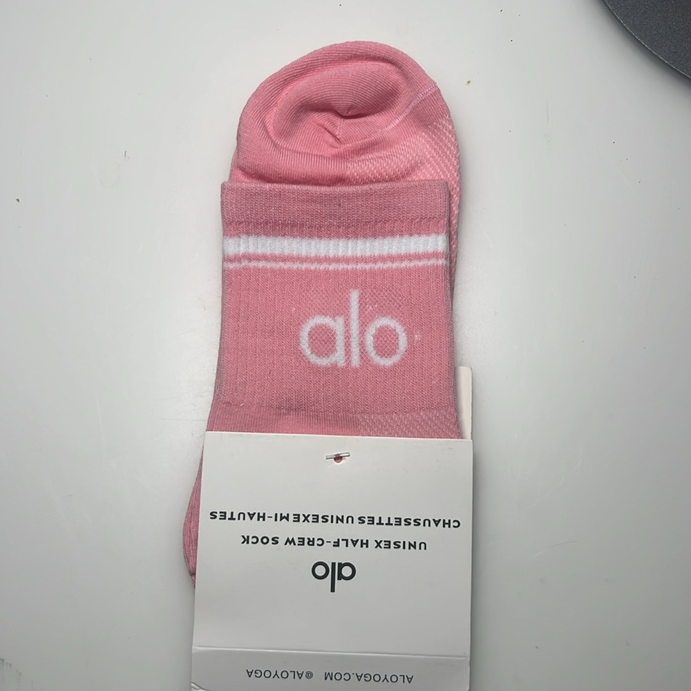 ALO Yoga Pink Crew Socks 3 pairs - Picture 3 of 4